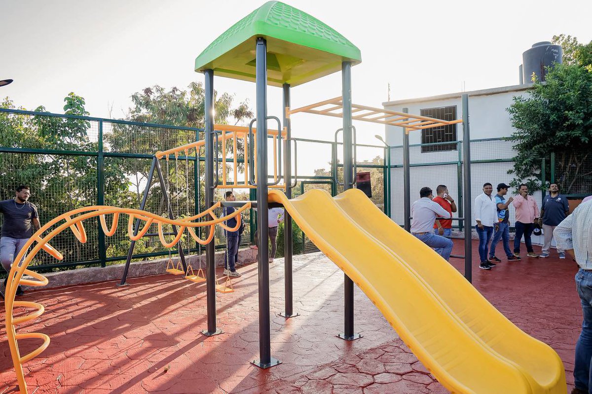 LizetteTapiaC's tweet photo. Gracias a la buena administración del @Gob_Zihuatanejo, hoy los vecinos de la colonia 24 de Abril Parte Alta podrán disfrutar de un nuevo parque público, logrando fomentar la sana convivencia familiar. ✨🛝🌳

@jorgexsa https://t.co/HKycSdLj0U