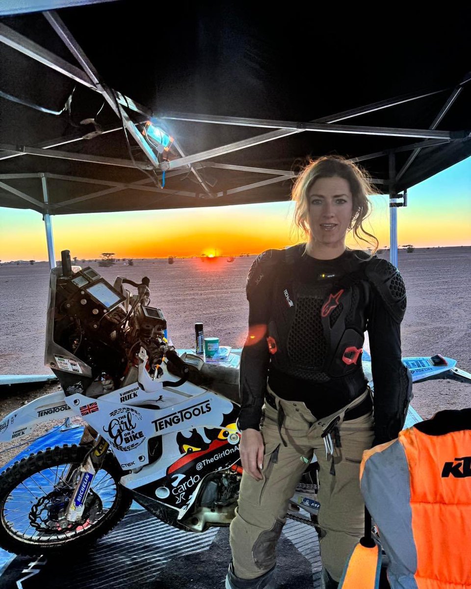GuardianBellUK's tweet photo. Follow our ambassador live https://t.co/FmdiUfPcoJ
#originaldakar #africaecorace #dakarrally #dakar #desertrace #desertracing #ktm #ktm450 #alpinestars #thegirlonabike https://t.co/5t9KdCaRmD