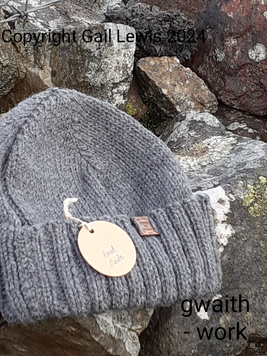 LiliWenFachKnit's tweet photo. Need a no-nonsense, warm, everyday hat? Gwaith is a generously-sized, hand knitted hat from https://t.co/EXTJNaaMXn and is available in 4 colours. #Ad #MHHSBD #outd https://t.co/5aIbuZQBQz