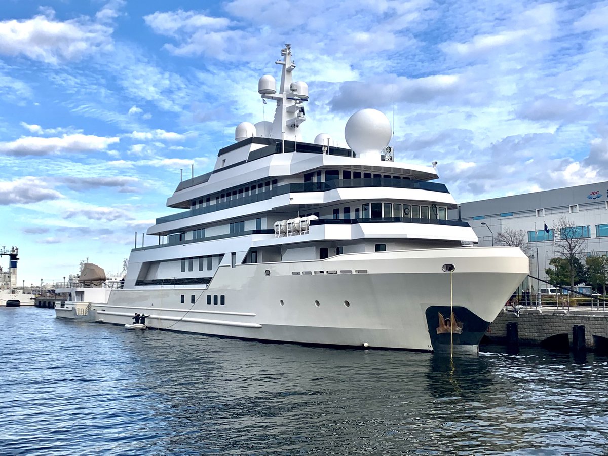 The super yacht VOYAGER is on the 5th quay of Shinko Pier in Yokohama Port.  Currently sailing to Sonai Port in Yonaguni Town, Okinawa.  Japan