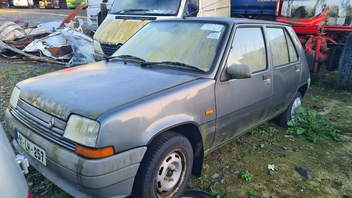 Do I save it? It needs a new distributor and, well, everything else to put it back on the road. Plus side, the shell is solid despite the window being left open #weirdcartwitter #cartwitter #Renault