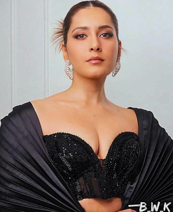 actress_king_'s tweet photo. Define ur Taste with 4 Women's ? 

This is How my Choice was 🥵🔥 https://t.co/EADoHLL0hU