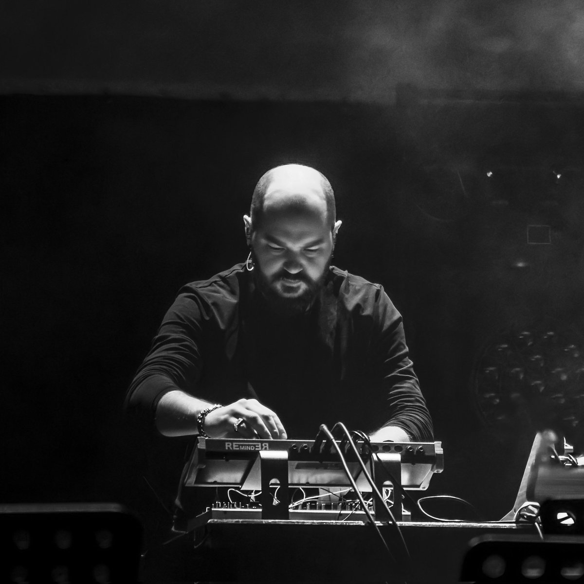 Happy New Year! And what a year 2024 is building up to be. Will this be the year where I release lots of NIGHTRUN87 and VACOS MALCOLM music? ... Yes, starting later this month. Photo by Jacek Klejment at Cinematika Film Festival
#nightrun87 #williammalcolm #musicproducer