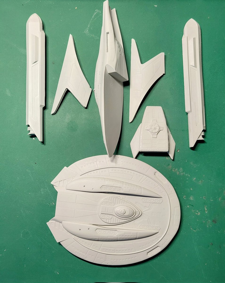 JJModelMaking's tweet photo. With the Enterprise-D all but complete (apart from building the stand this weekend), it's time to move onto the next commission. Job #1, wash your parts...
#StarTrek #Starship #startrekmodel https://t.co/xB5kHQfXbk