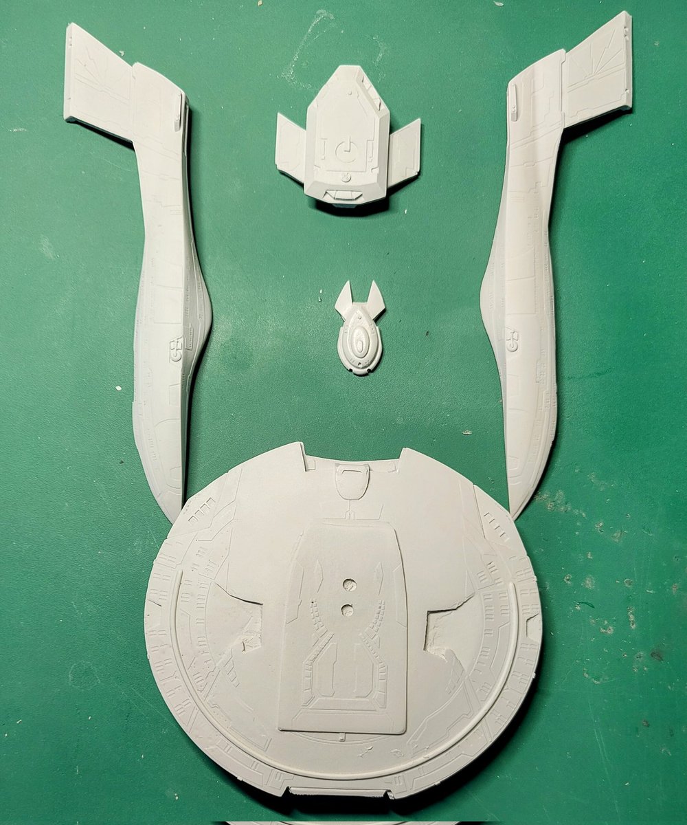 JJModelMaking's tweet photo. With the Enterprise-D all but complete (apart from building the stand this weekend), it's time to move onto the next commission. Job #1, wash your parts...
#StarTrek #Starship #startrekmodel https://t.co/xB5kHQfXbk
