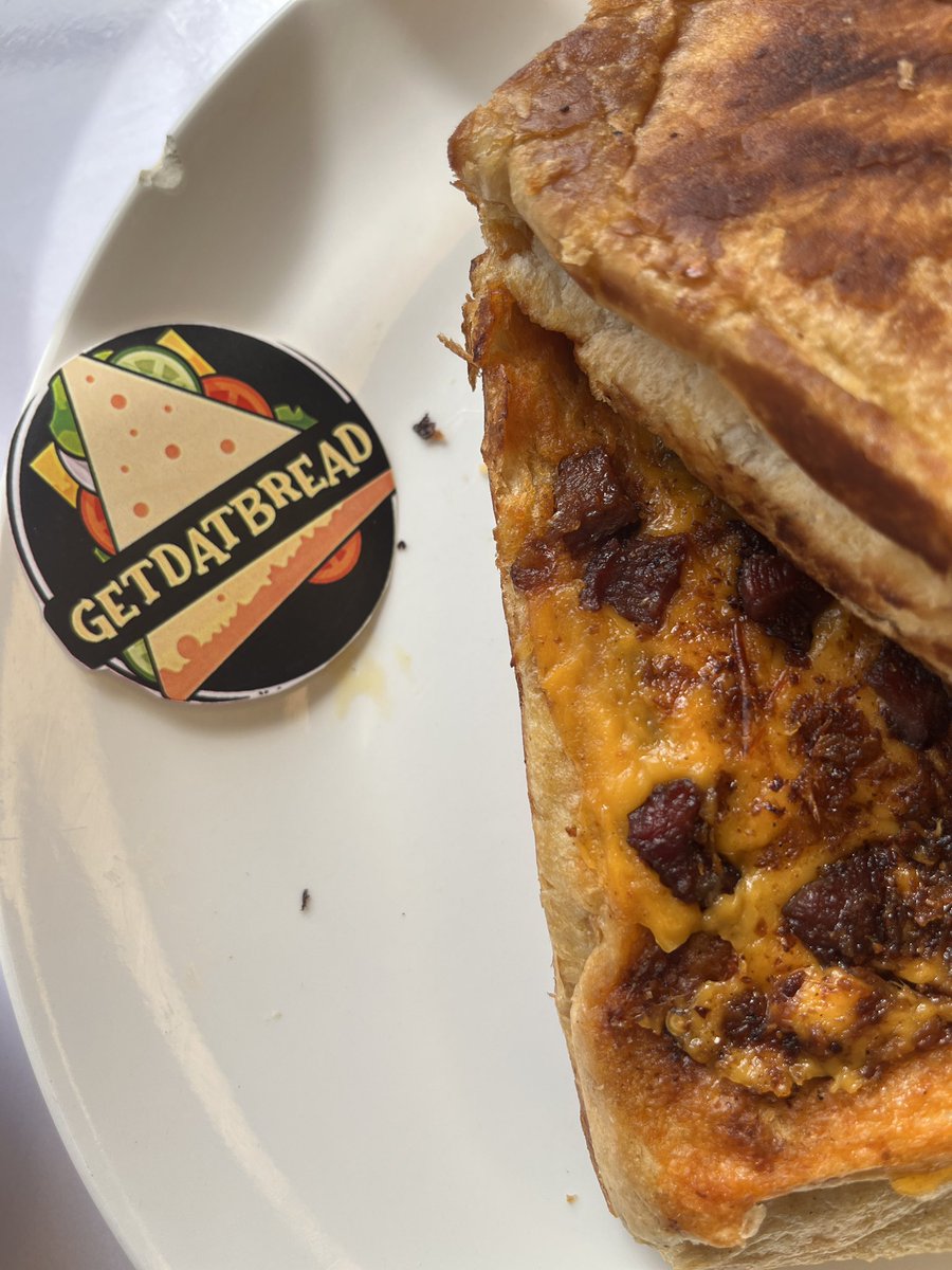 getdatbread_ng's tweet photo. If you work hard, you should snack harder. Help yourself to some deliciousness 😋

#youneedam https://t.co/bEc2BbTIIJ
