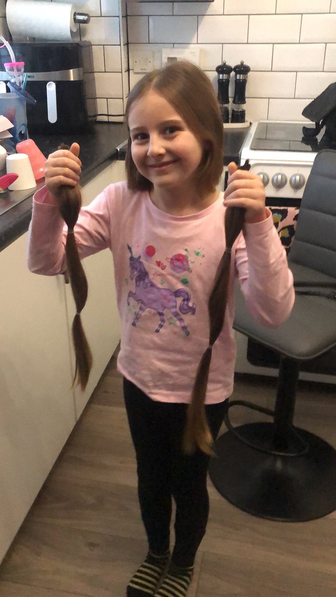 daisybel28's tweet photo. @LPTrustUK 19” off her gorgeous hair for the little princess trust. £675 raised too! She couldn’t be happier to give her hair to children in need ❤️ https://t.co/HAXibBCQYa