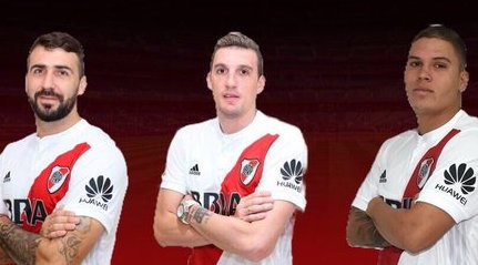 The virgin Britcoin / Stefi Di Carlo: chicoz tenemos un superavit re cool equivalente al PBI argentino pero tipo no podemos pintar nuestros colores ni traer un 5 que no sea un negociado

The chad viejo viagrero: muchachos estoy endeudado hasta las pelotas solo les pude traer esto