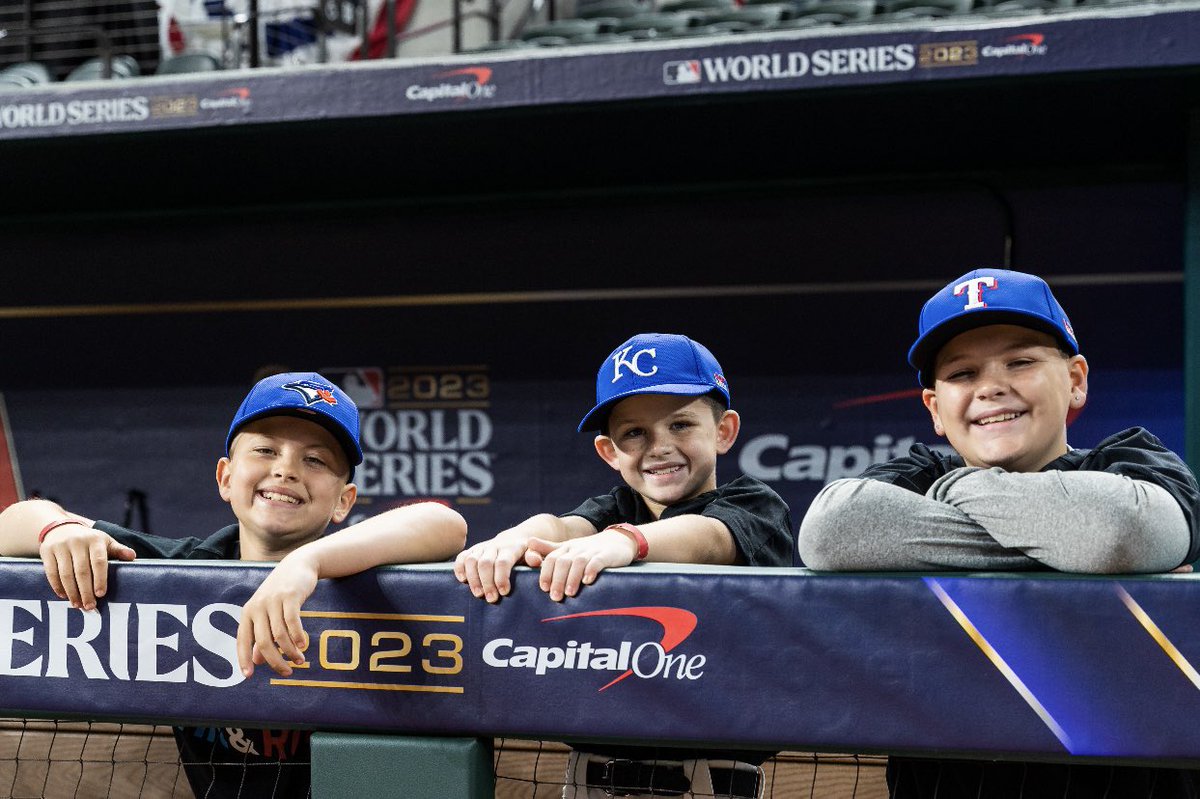 PitchHitRun's tweet image. Start the 2024 New Year off by hosting a community MLB Pitch Hit &amp;amp; Run! 🥳

Athletes have a chance to advance and play inside select @mlb ballparks. FINALISTS will have the opportunity to compete during the 2024 WORLD SERIES! 🏆⚾️🥎 

mlb.com/pitch-hit-and-…