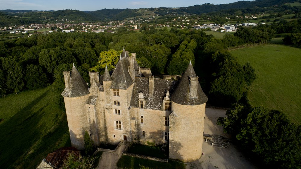 leCMN's tweet photo. #LeSaviezVous En 1943, la célèbre Joconde du @MuseeLouvre arrive incognito au château de #Montal dans le Lot, sous le nom de code "MNLP n°0". 🕵️‍♀️
Elle y restera cachée jusqu’à son retour à Paris, en 1945 !
👉https://t.co/UKkCA24dTS https://t.co/O0n8t1so1f