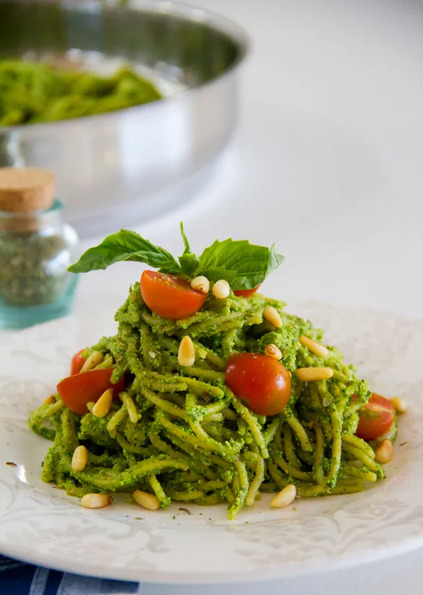 mercontrol's tweet image. ¡Disfruta de esta pasta sin gluten con una salsa de aguacate fresca y deliciosa! 

La combinación de sabores de la albahaca, el aguacate y los piñones hará que este plato se convierta en una opción perfecta para variar tu cocina 😀

Encuéntrala en el Instagram de Sam Mills :)