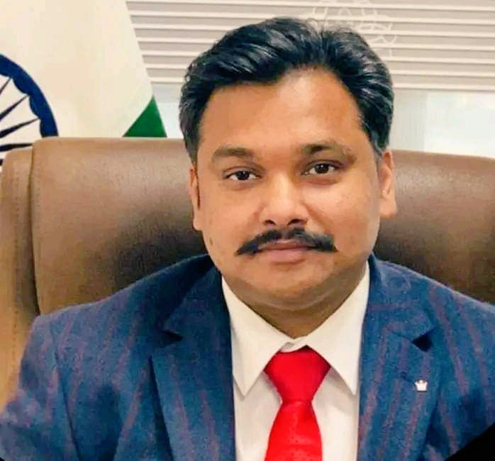 JKVTWA's tweet photo. We extend our heartfelt congratulations to Worthy @dr_piyushsingla Ji & wish him the very best on his new position as PS to Sch. Education Department.
We hope that under your inspiring leadership, the struggles & sufferings #VTs have endured over the past nine years will pay off. https://t.co/YoQ9nl1GQR