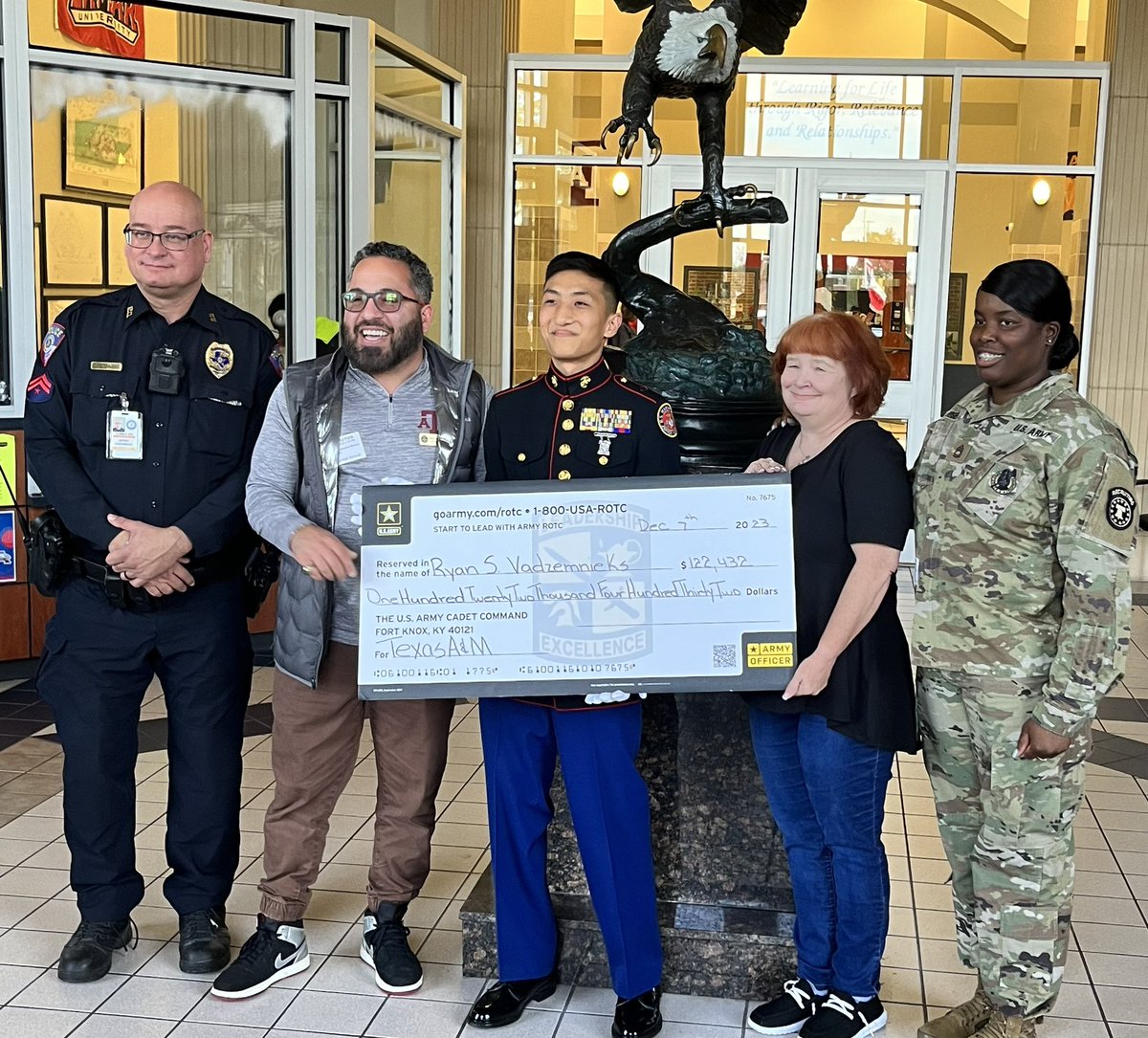 HumbleISD_AHS's tweet photo. Congratulations to Dillan Russell (Morehouse College) and Ryan Vadzemnimeks (Texas A&amp;M) for receiving the Go Army Scholarship! @HumbleISD @GoArmy #GoBeyond https://t.co/lTB4oBUNoX