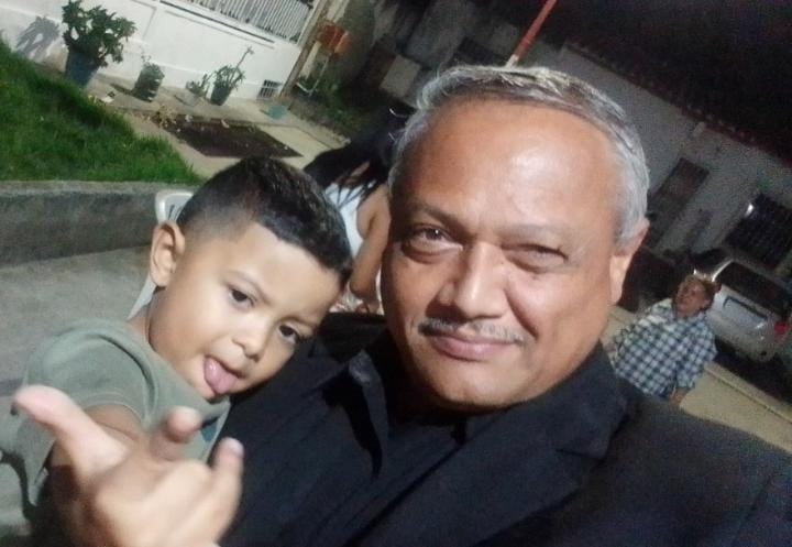 Rodrygo y yo les deseamos un feliz y bendecido año
"Los tiempos que vivimos nos exigen serenidad. Inteligencia para hacer realidad nuestras metas e ilusiones; humildad para aceptar que a esos lugares sólo nos llevarán la determinación, el compromiso y los sacrificios necesarios"