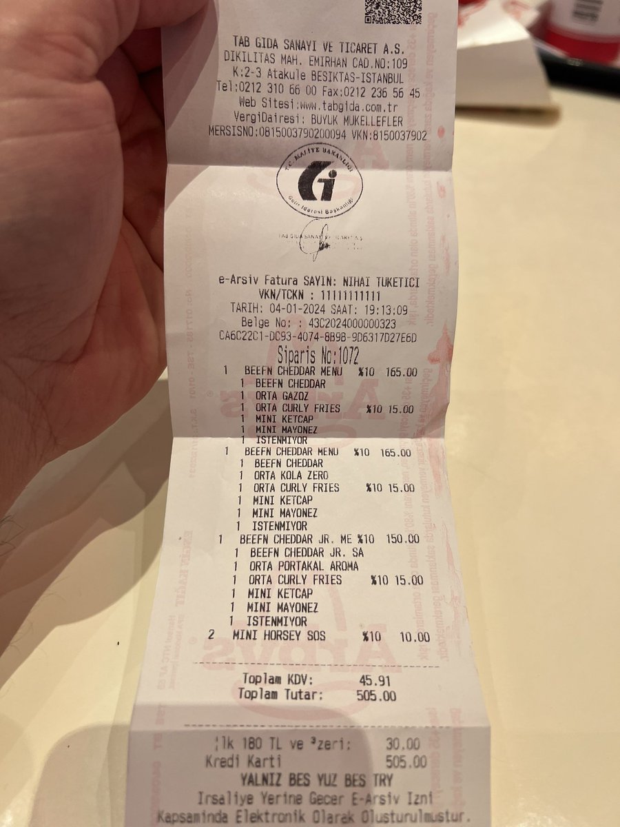 78hvk's tweet photo. Hey @Arbys check out how they serve Beef’n Cheddar menus in your restaurants in Turkey… Without cheddar, and a few curly fries.. Is this in line with your branding strategy? https://t.co/PhzusnsVRB