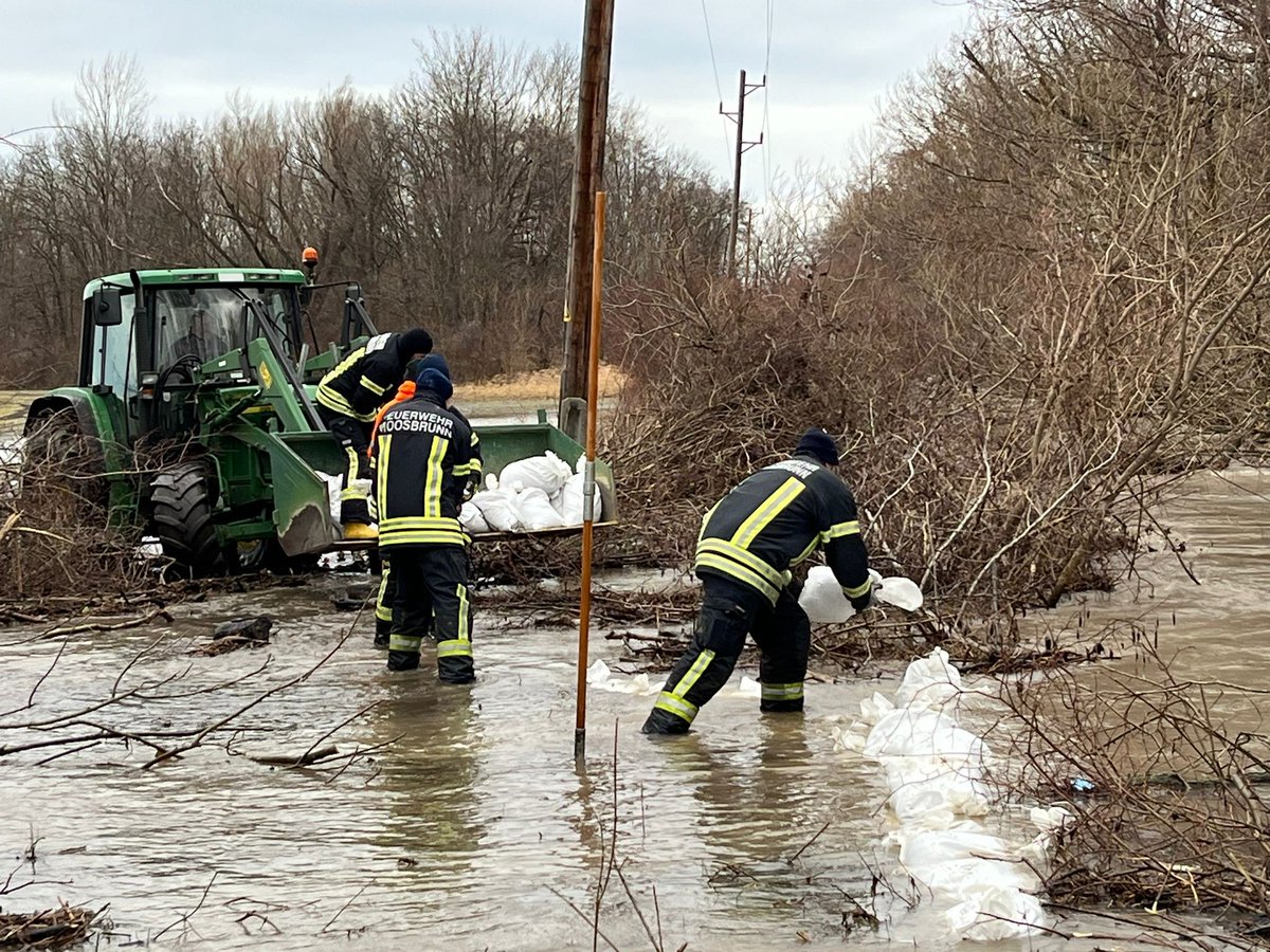 NachbarServus's tweet photo. Moosbrunn: Über 100 Hektar überflutet / Hochwasser verlief laut Gemeinde glimpflich. Maßnahmen wurden besprochen.

#moosbrunn #frühling #ff #feuerwehr #hochwasser #überflutungen #katastrophe #naturkatastrophe

https://t.co/s1WsbfvvMk https://t.co/ToBUPZOhlw