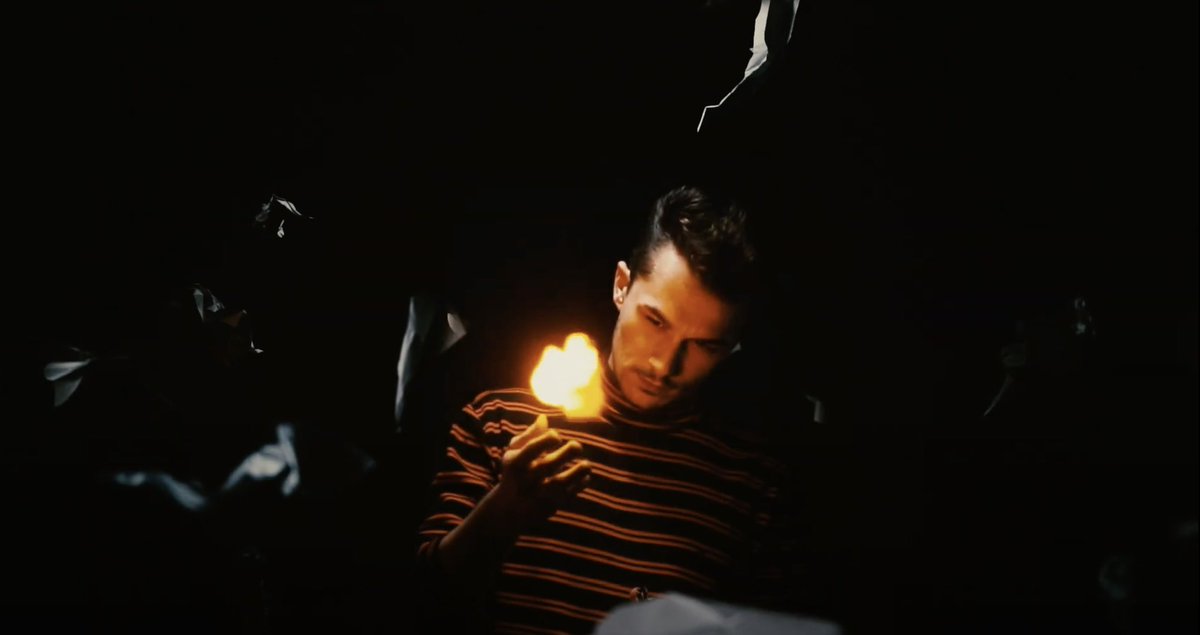 Domino tweet media