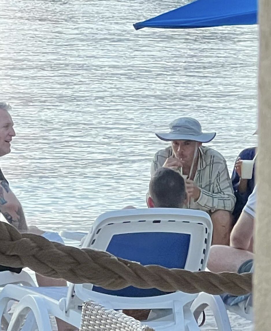 TheHarryNews's tweet photo. Harry on vacation in the Caribbean with friends. (Via halleyscometrry) https://t.co/X0LhbL6cFS