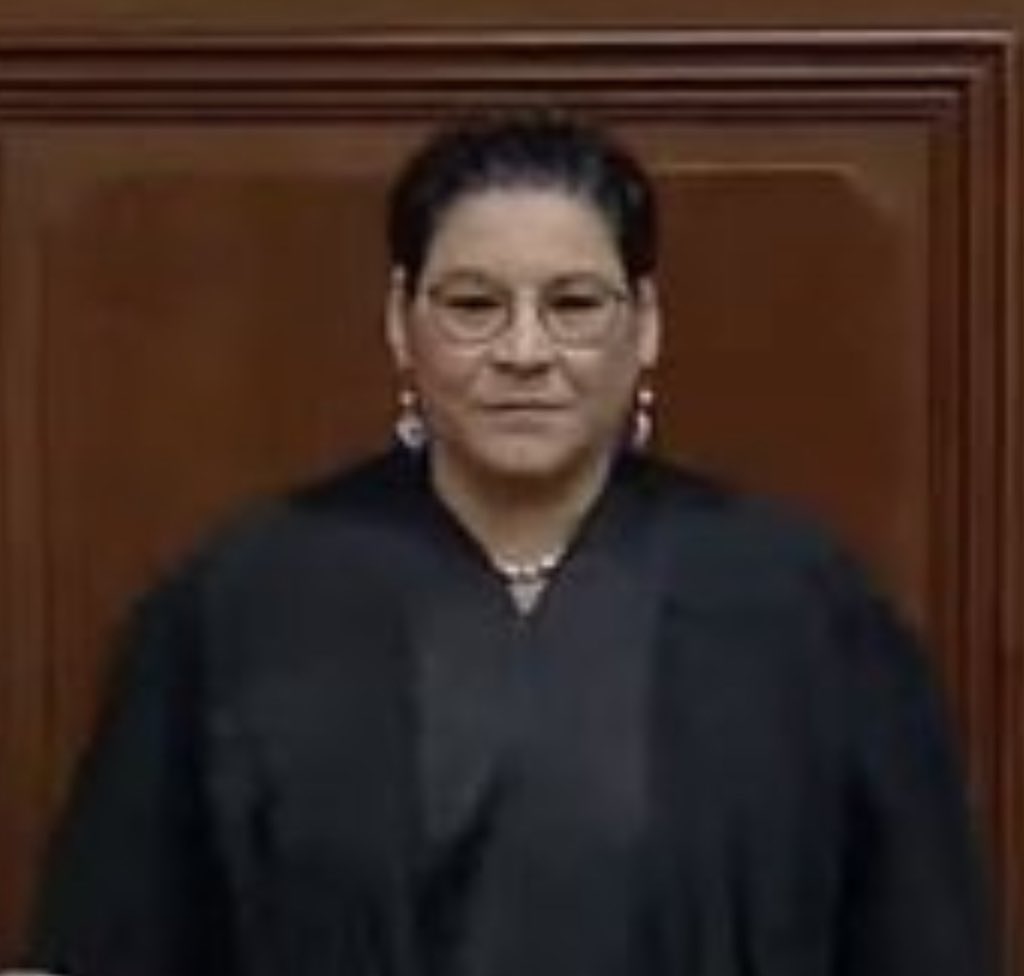 ¿”Ministra del pueblo”? Si directa y personalmente la nombró <a href="/lopezobrador_/">Andrés Manuel</a> Por primera vez en la historia un presidente de la República designa a un ministro. ¿”Ministra del pueblo? La demagogia en los tiempos finales de la #-T