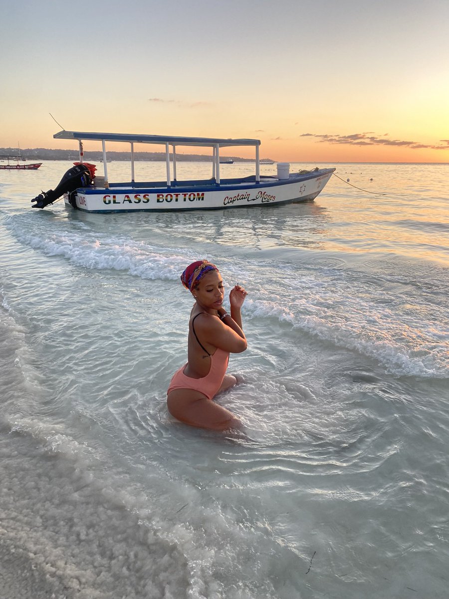 Trillary Banks 🏦🩷 tweet media