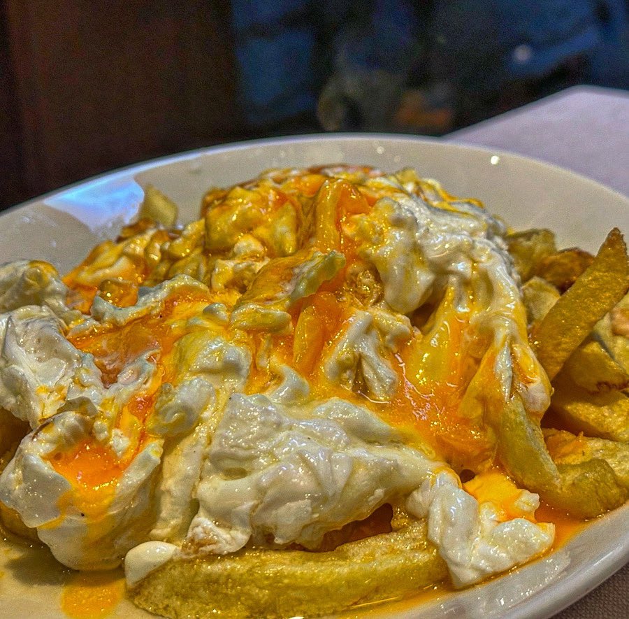 Los famosos “huevos estrellados” que han encumbrado a Lucio Blázquez a lo más alto. Es increíble que un plato tan humilde esté tan rico. Hay que pasarse por #casalucio #Madrid para probar este manjar y entre otros, sus famosos callos. 
Pronto la crónica en @gastroplanetmagazine