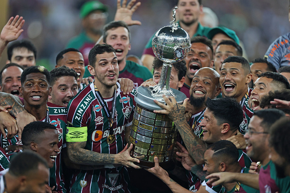 FluminenseStuff's tweet photo. 244 jogos, 13 gols, dois títulos de Campeonato Carioca e grandes atuações para nos levar até a Glória Eterna. Para sempre nosso eterno capitão. 

Obrigado por tudo e sucesso na nova trajetória, ídolo! 💚 https://t.co/6OuW4FzlEu
