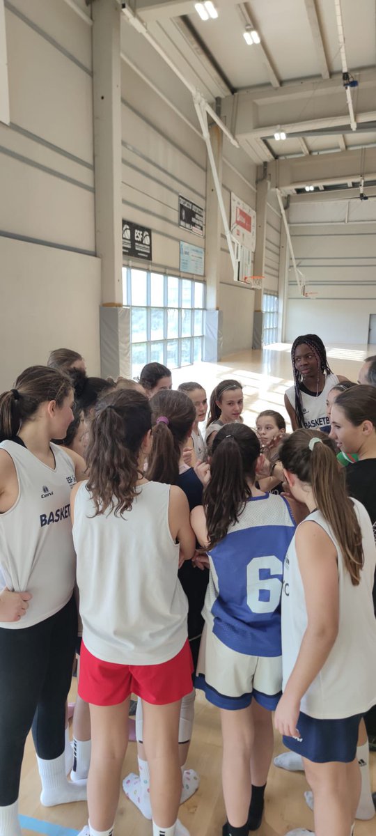 Basketbasko's tweet photo. EUSKADI MINI AURRE-SELEKZIOA 🏀

Gaur eduki dute gure txikiek aurre-selekzioko lehenengo entrenamendua. Gogor entrenatu eta batez ere disfrutatu egin dute!

Gozatu eta ikasi esperientzia honetaz 🤗

Igandean, urtarrilak 7, bigarren saioa egingo dute, Irlandesas Kiroldegian.

🏀💪🏼 https://t.co/1Fp6QX30dK
