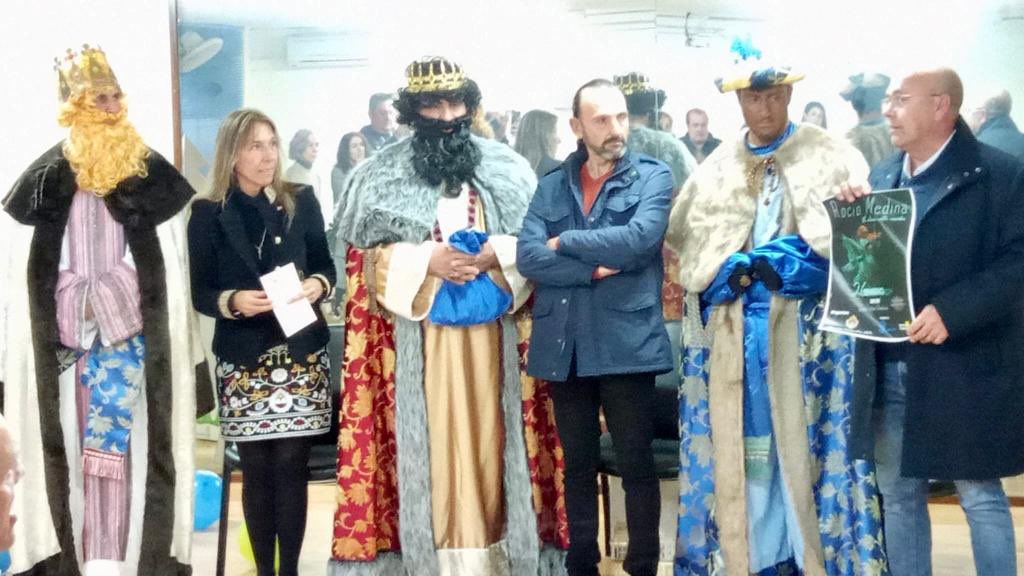 PalantePopal's tweet photo. Un año más los #ReyesMagos han tenido el detalle de pasarse por nuestra sede y dejar los primeros regalos a nuestros niños y niñas. Y una vez más acompañados por la @Prendimiento_H https://t.co/q7dnEJU3KJ
