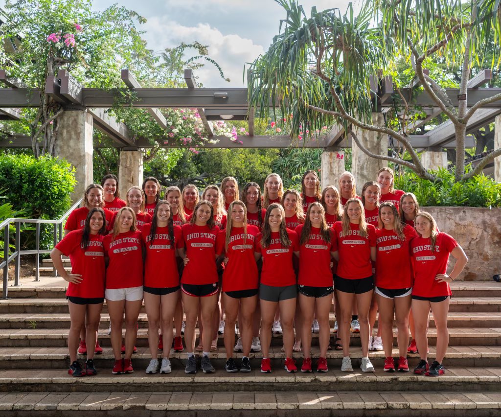 OhioStSwimDive's tweet photo. Aloha from Honolulu 👋🌺

#GoBucks https://t.co/TRkq9znp19
