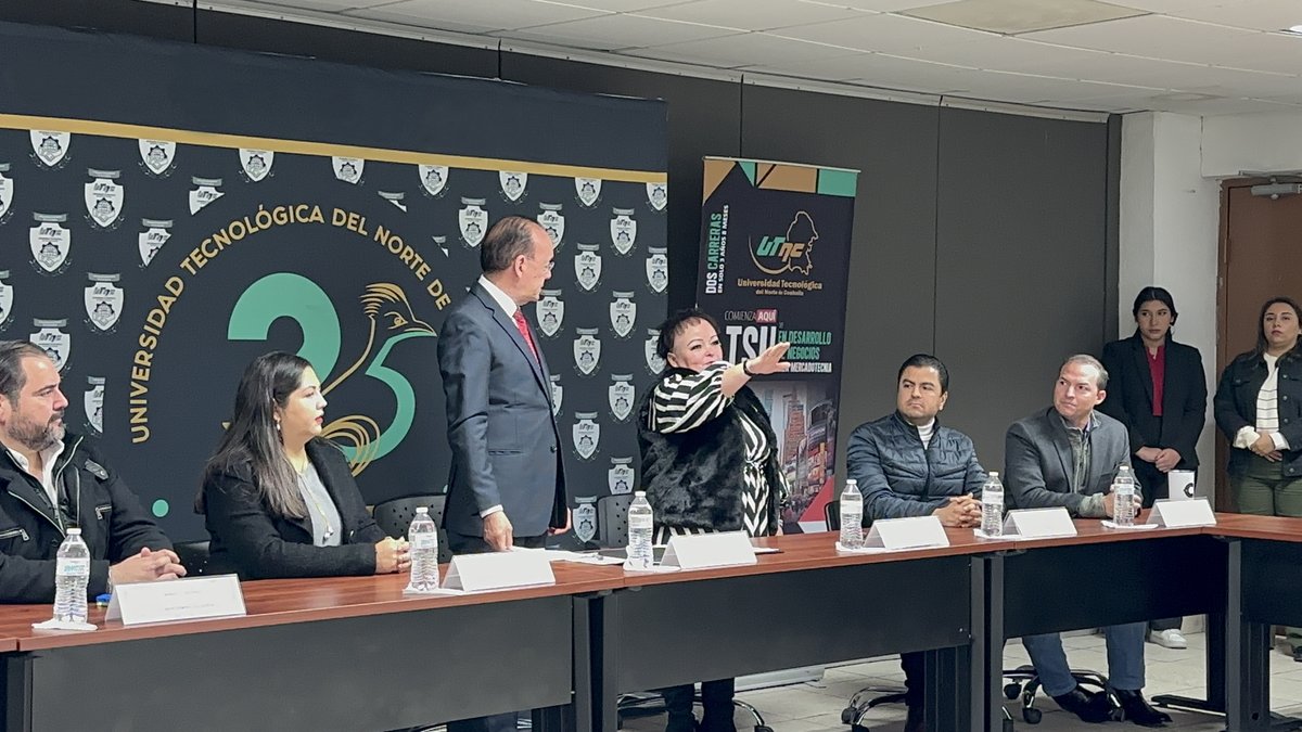 UTnortecoahuila's tweet photo. ¡Bienvenida Rectora María Esperanza Chapa García!
Hoy ante el Consejo Directivo de la UTNC, encabezado por el Subsecretario de Educación Superior, Mtro. @PacoOsorio, rindió protesta la Mtra. @PelanchaC  como Rectora. Gracias a todos los presentes. #SomosCorrecaminos https://t.co/YG6ACM90VR