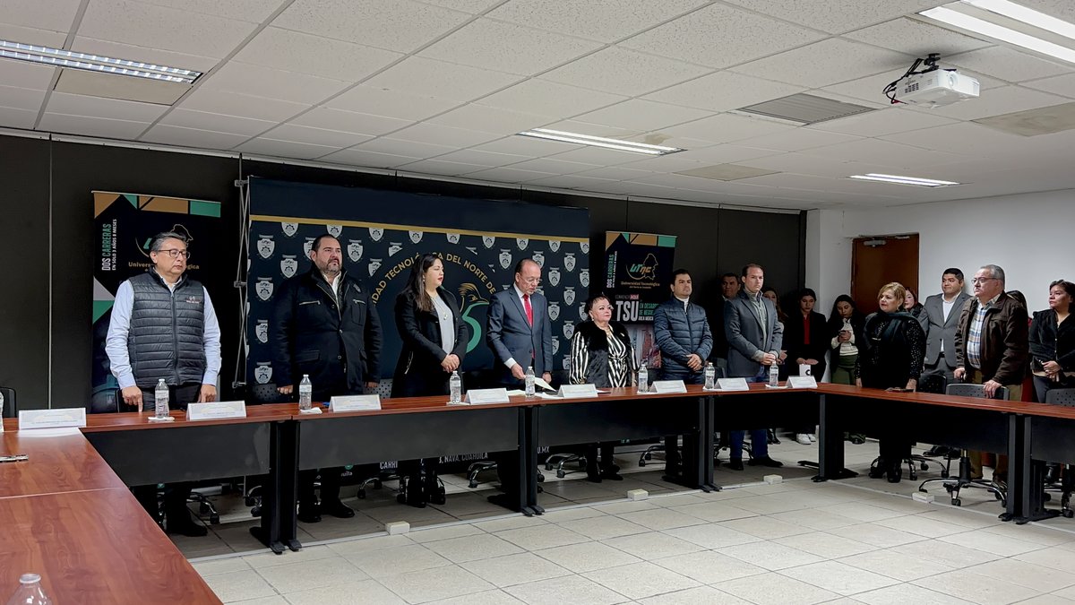 UTnortecoahuila's tweet photo. ¡Bienvenida Rectora María Esperanza Chapa García!
Hoy ante el Consejo Directivo de la UTNC, encabezado por el Subsecretario de Educación Superior, Mtro. @PacoOsorio, rindió protesta la Mtra. @PelanchaC  como Rectora. Gracias a todos los presentes. #SomosCorrecaminos https://t.co/YG6ACM90VR