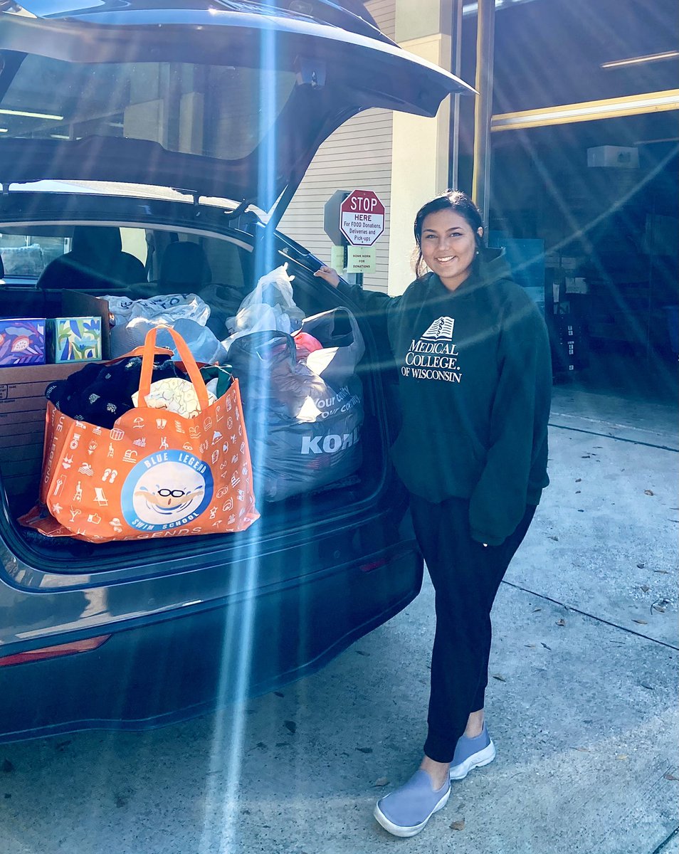 DeepaliBhalla7's tweet photo. Thrilled by the heartwarming response to the clothing and food drive I organized as a member of @ArtofLiving in support of East Ford Bend Human Needs Mission in Texas 🧥🥫 heartfelt thank you to every person who contributed and spread the word! https://t.co/yyrYgOah9W