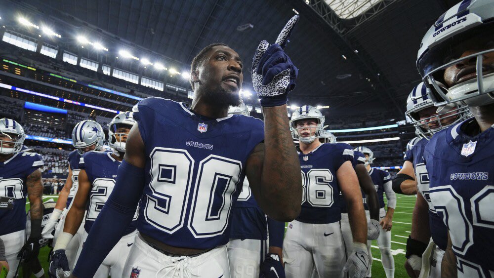 lynziekate's tweet image. DLaw deserves all the love and more after his pro bowl snub so RT

#WPMOYChallenge + DeMarcus Lawrence