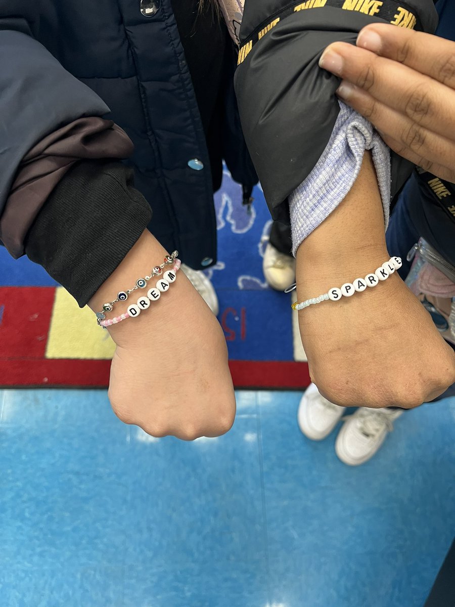 Lauren Catts tweet media