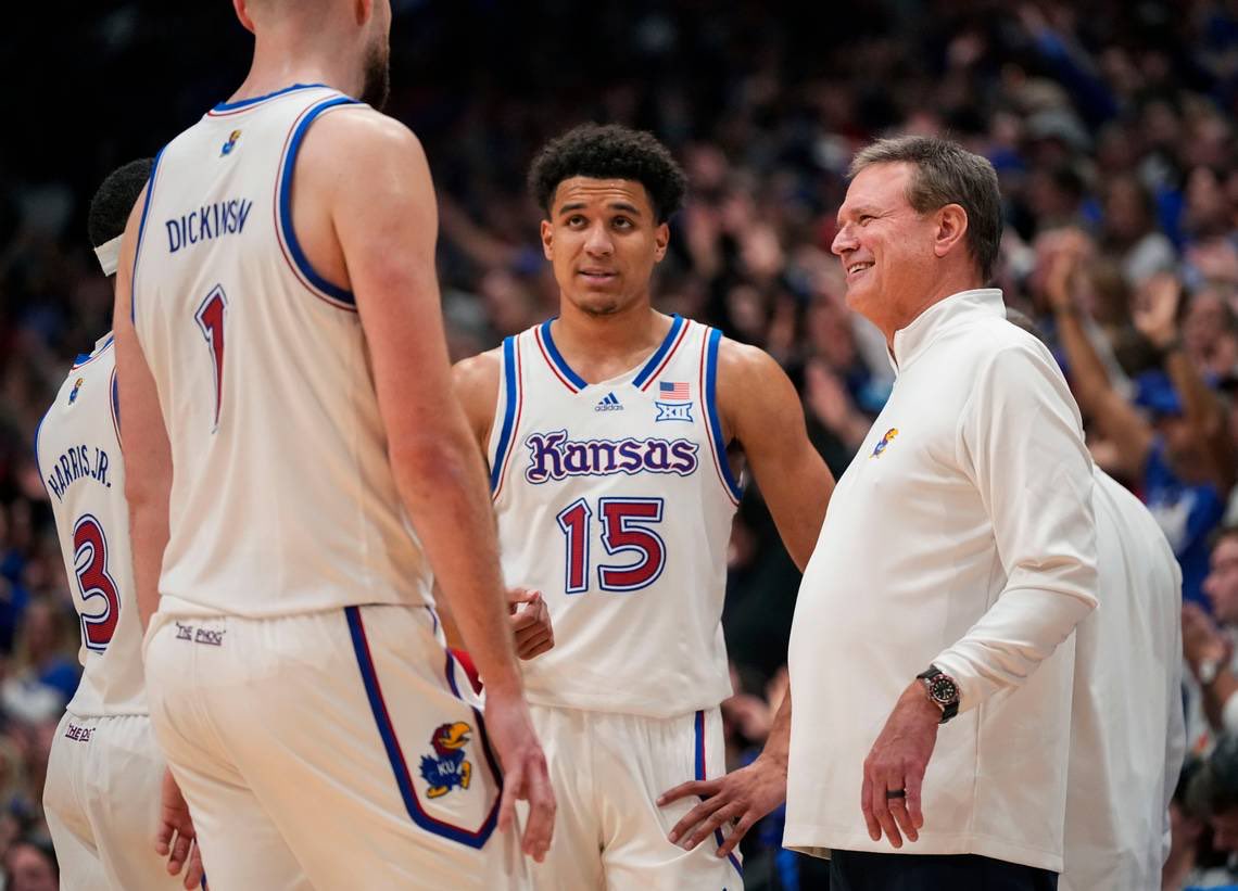 CBKReport's tweet photo. Longest active streak of finishing ranked in the final AP Poll:

23 years — Kansas Jayhawks

Kansas has finished ranked inside the top 25 every season since 2000/01, with 17 being the lowest ranking. 

Each of those years they finished in the top 15 besides two, which they ended up 16 and 17. 

The Jayhawks feature three #1 finishes and 11 top 5 finishes in this span. 

Absolutely incredible. Model of consistency.