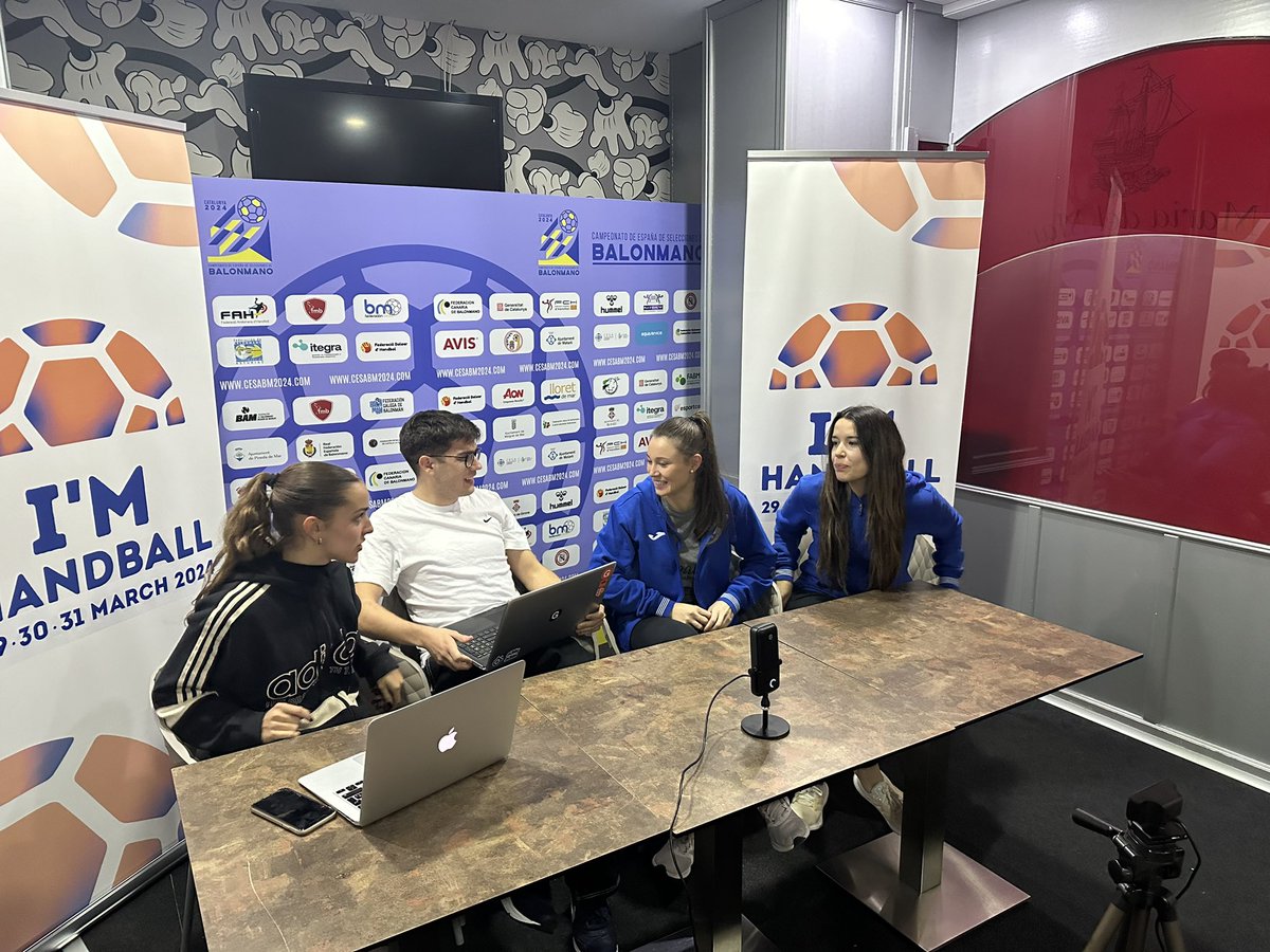 🫡 Se unen a nuestro directo Maialen y Marta, árbitras de la <a href="/RFEBalonmano/">RFEBalonmano</a>, para comentar su oficio en este #CESA2024CAT

👉🏻 twitch.tv/cesabm2024cat