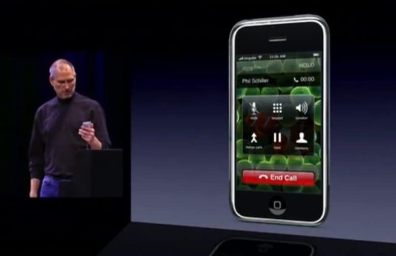 URDailyHistory's tweet photo. 9 Jan 2007: Apple CEO Steve #Jobs introduces the first #iPhone at the #Macworld #keynote address in San Francisco, #California. #SteveJobs #history #tech #technology #OTD #ad https://t.co/YLZf4VePAj https://t.co/9svI986SYX