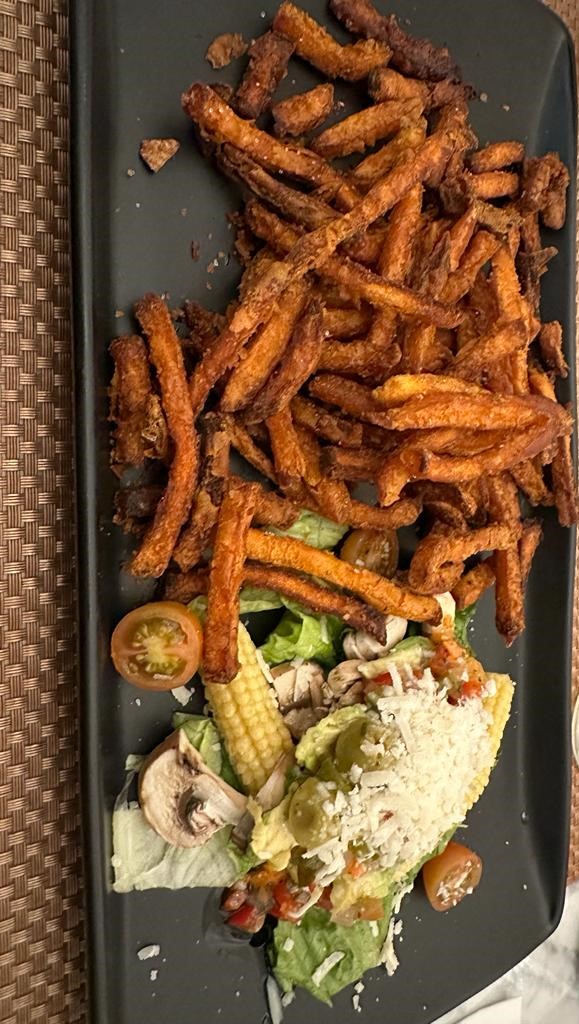 Owlyfans_ch's tweet photo. I'm not one for taking photos, but these are some of the things I had while on vacation. It was my first time trying sweet potato fries and I loved them. The cute pork bun is a "pregnant bun" filled with chorizo. Burger was great. Tacos were trying too hard (but great) #yummylua https://t.co/2G0U1qPnRj