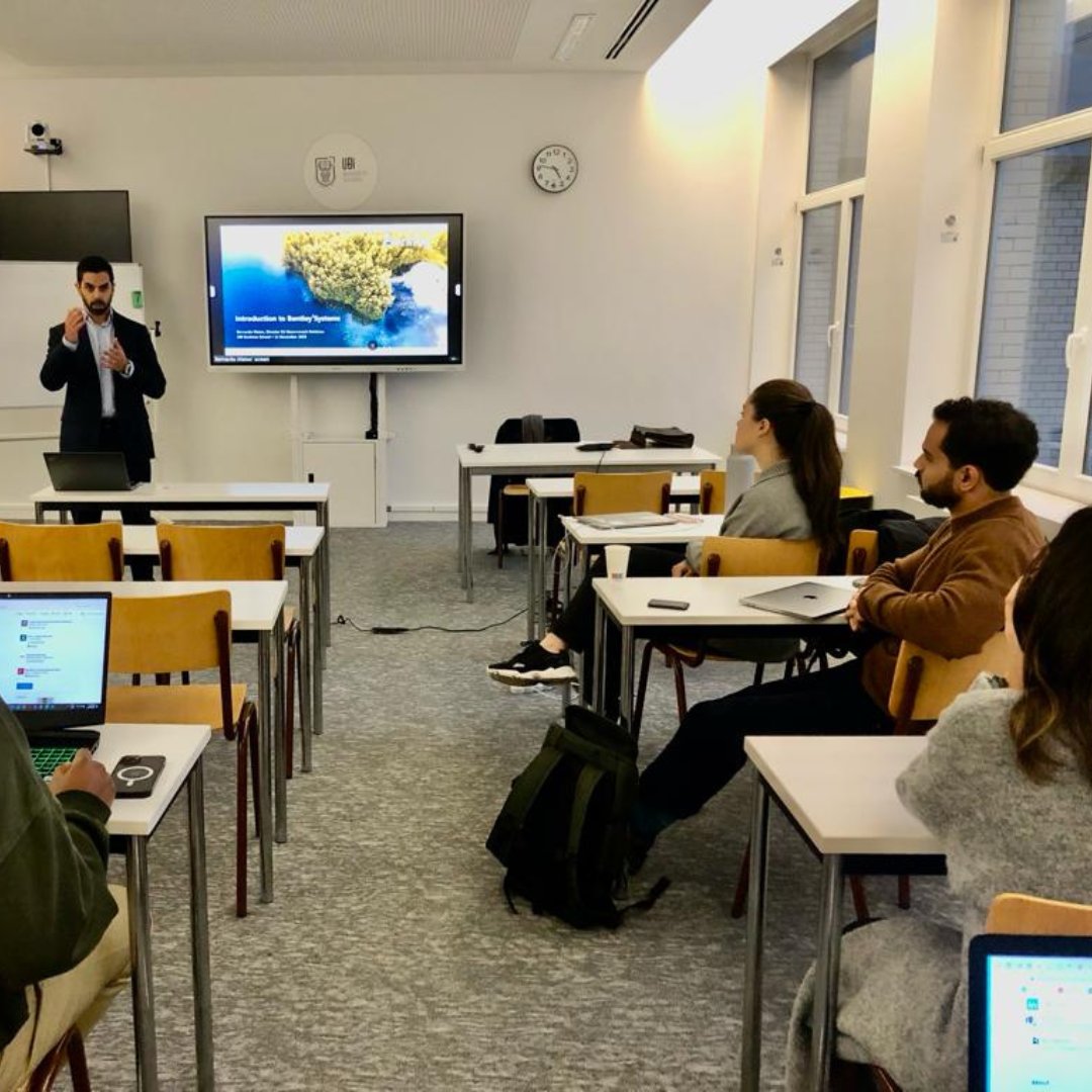 UBI_School's tweet photo. UBI hosted industry leaders in a hybrid event! 🌐 Insights on tech evolution from @BentleySystems'  Bernardo Matos and @Deliveroo's Ronan Breen. 🚀 Thank you for enhancing our students' academic experience in today's tech world! 🙌 #BusinessSchool #TechTalks #Innovation 🌟 https://t.co/1s2I70vYvb