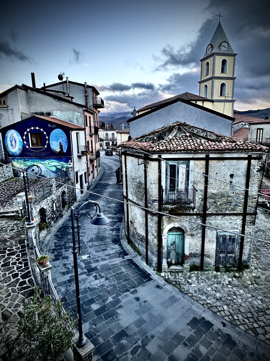 #Stupore_Lucano #basilicata #sanseverinolucano #paesaggionaturale #paesaggio #landscape #paesaggiostupendo #paesaggiomozzafiato #natura #nature #paesaggioitaliano #landscapephotography #italiano #italy #photography #picoftheday #paesaggiomontano #italia #paesaggiomeraviglioso