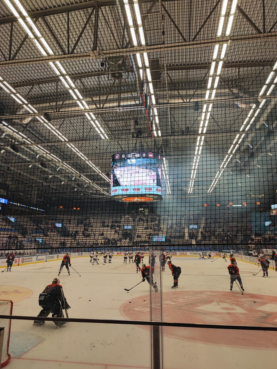 RoadHawk77's tweet photo. Ståplatsmys.
#VLHMIF https://t.co/5RA8NftpWM