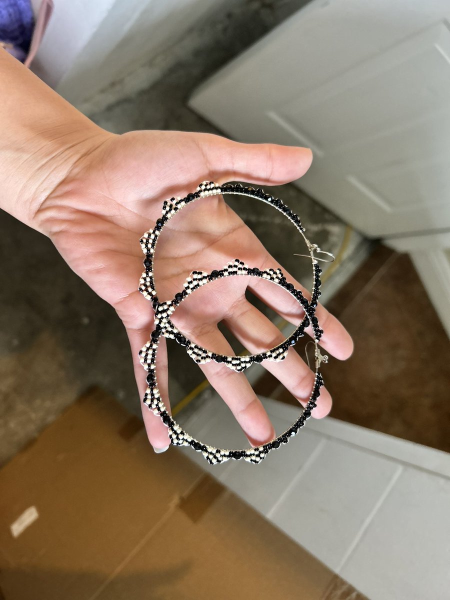 beadingbabex's tweet image. these absolutely beautiful giants never sold. 
if anyone is interested in these, i’m ready for them to have a loving forever home!!!! 
$100 shipped and tracked 💛

#Nativebeadwork #MutualAidRequest #SettlerSaturday