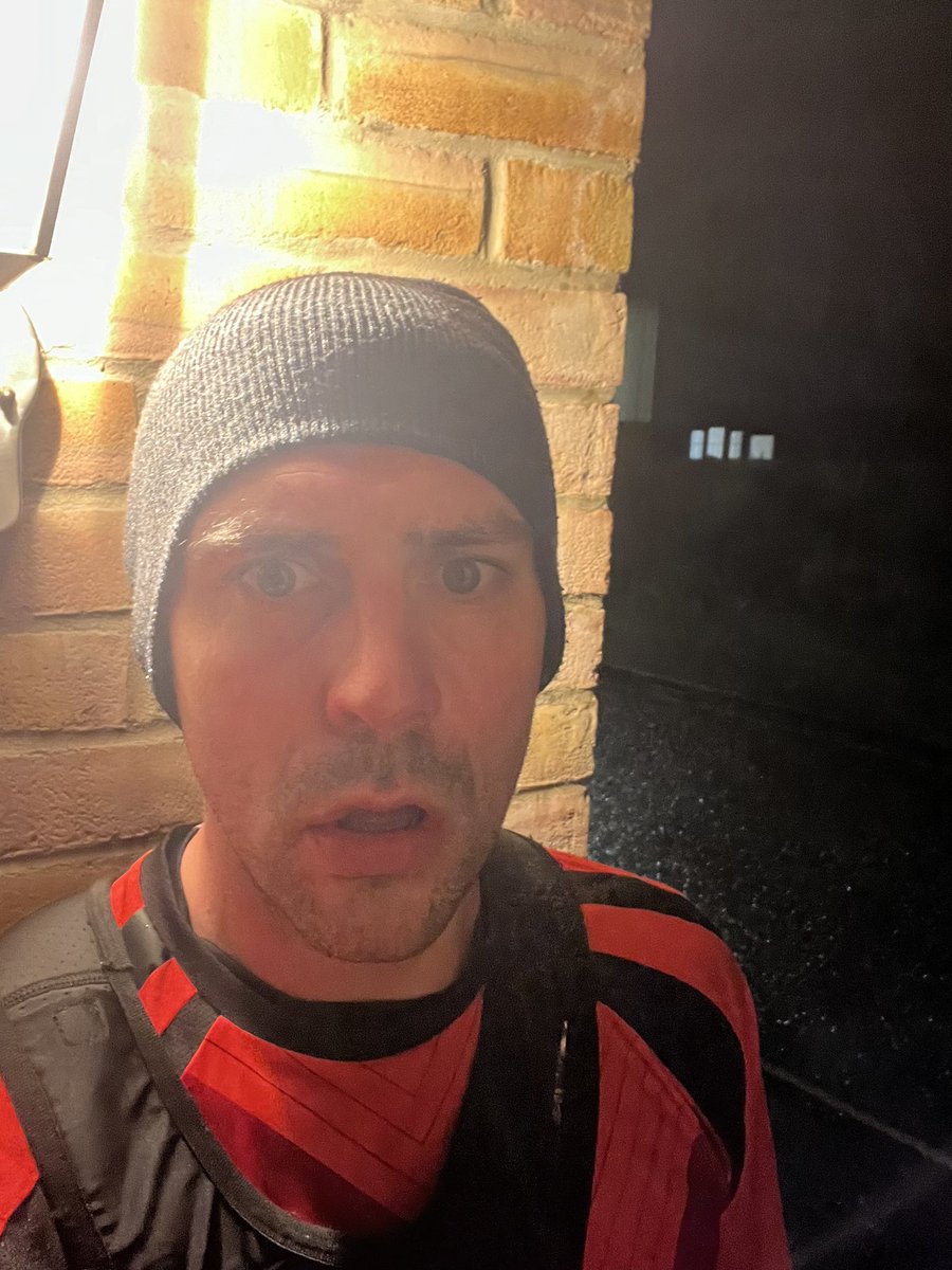 seanmarks10's tweet photo. Gone for a run without looking out window 😩 🚍 tidal 🌊 me and if I can’t contact anyone by this evening…you will know why 🤣🤣🤣🤣 #getitdonequick 👴🏻 🏃🏻 in 🌧️ #raceready #goodbananas https://t.co/roNZNoykEo