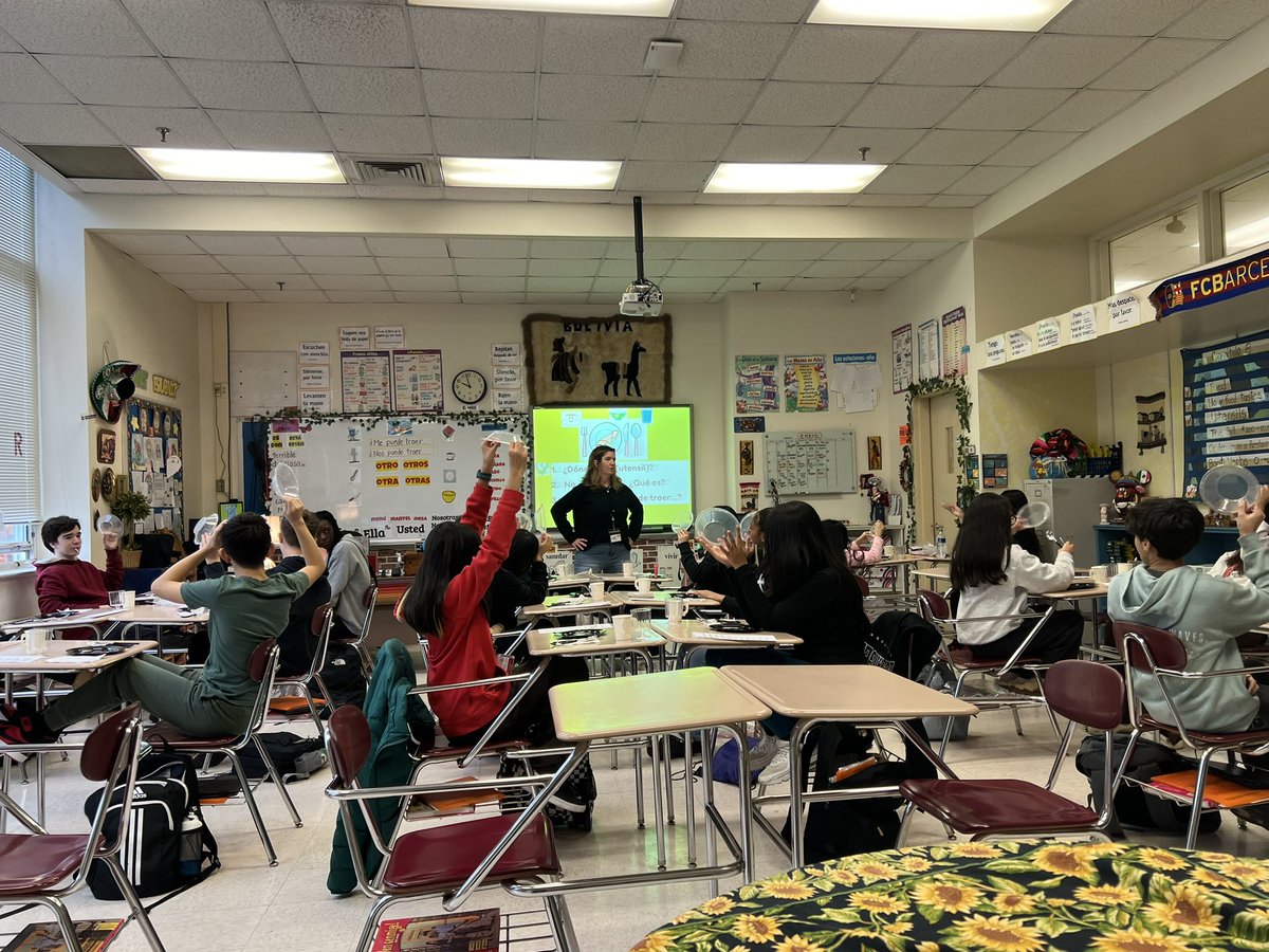 Ms. Skaar’s 8th grade Spanish 1 students practiced their restaurant vocabulary with their own place settings. #glencovepride #sparkingcuriosity