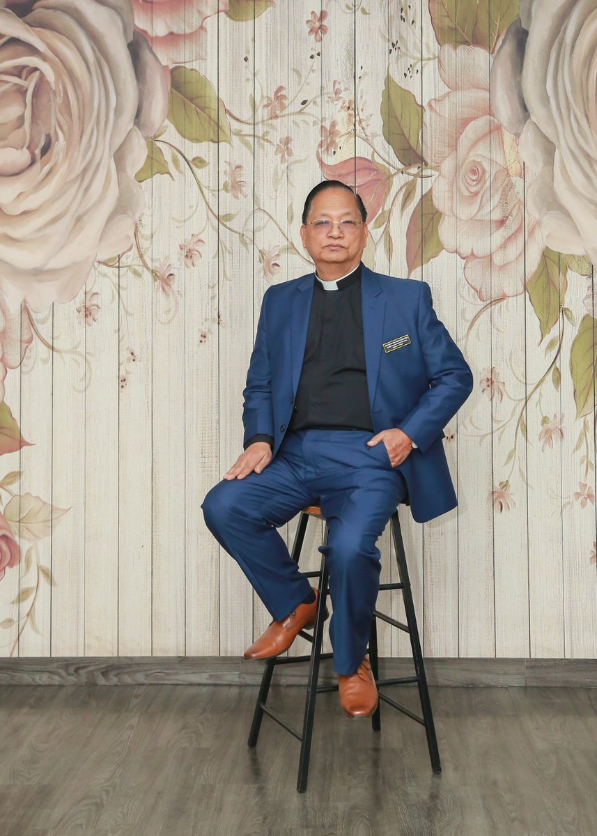 K_Sapdanga's tweet photo. Mizo fa hrin zinga chhuanawm leh langsar, a kalna lama mi bik kan chan ta hi a pawi ka ti hle - a kalsan tak a chhungte Pathianin awmpui mawlh rawh se.

Mizoram leh hnam tana Revd Chuauthuama hna thawh hi sawi vek sen a ni lo ang. https://t.co/sOnvBxtLgB