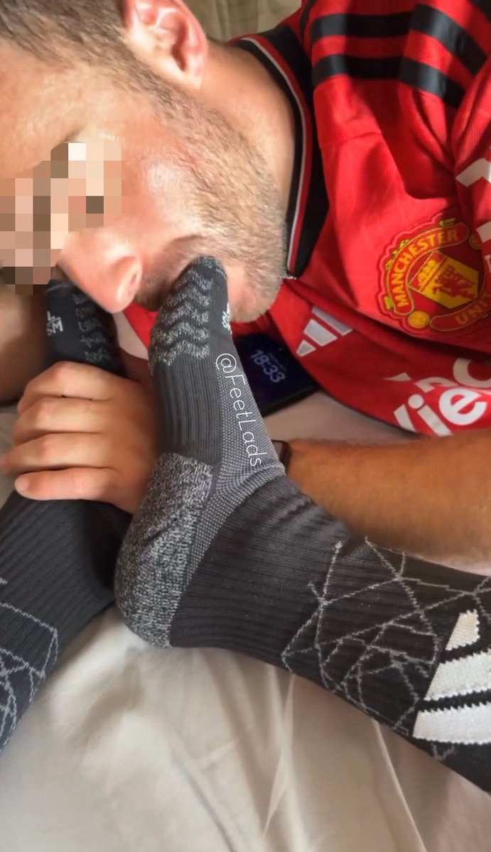 FeetLads's tweet photo. RT if you want to suck and sniff our sweaty football socks 😈

#gay #feet#gayfeet #socks #sockslover #gaysocks#scally #scallygay #dirtysocks #chav #chavsocks #findom #cashapp #gayporn @findominfluence https://t.co/GW8nIl9jO7