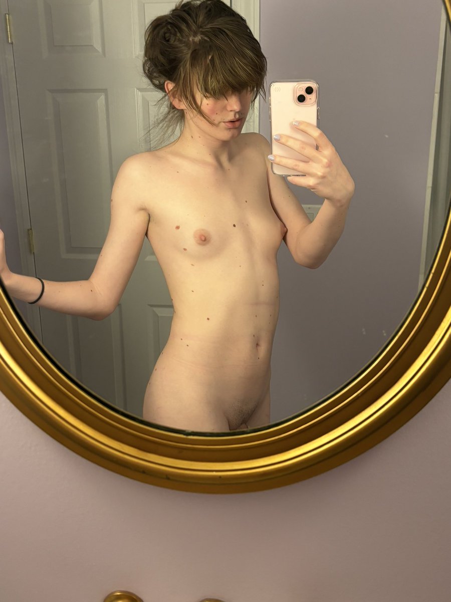 Newdle_Head's tweet photo. ~rt if you think im fuckable~ https://t.co/Tyb217E0QO