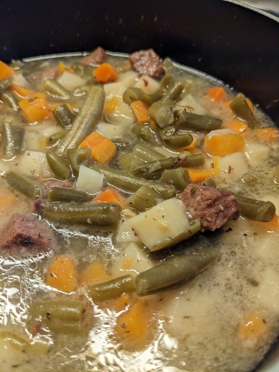 SlapTheTBuds's tweet image. Another string beans soup for the cold season.. #Stringbeans #soup #potatosoup #potato #foodies #foodlovers