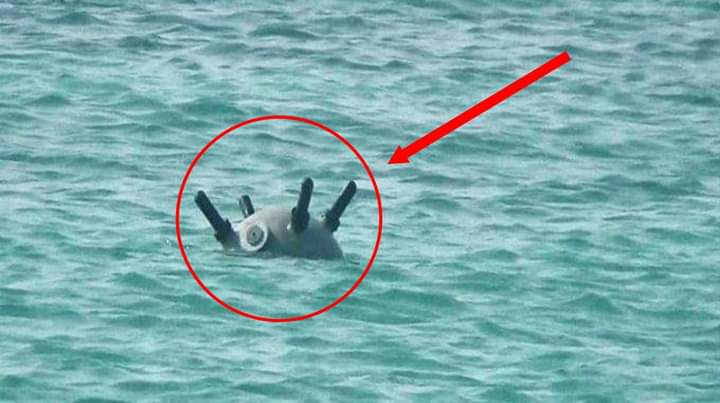 الغواص اليمني يتدرب في البحر الأحمر استعداد للمبارة القادمة،، 
#ترااااقبوا،،🤍✊💥