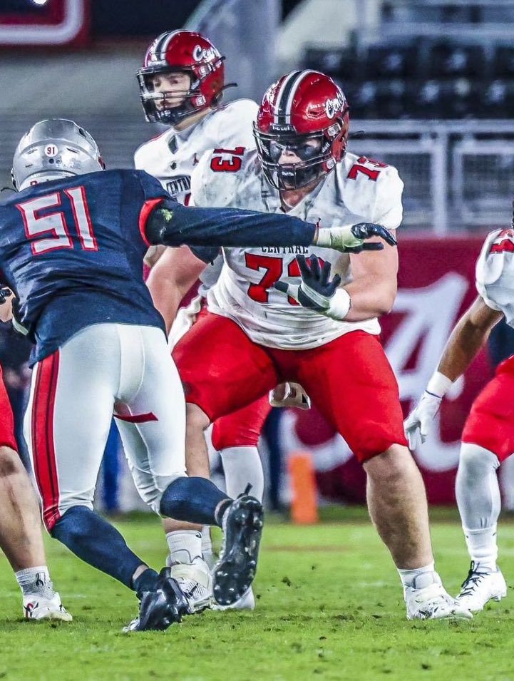 hudl.com/v/2N0JMy Junior season highlight tape!